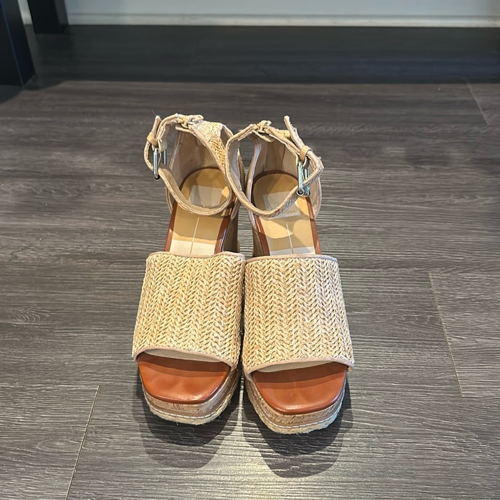 Dolce Vita Wedge Sandel. Size 8. Very lightly worn.